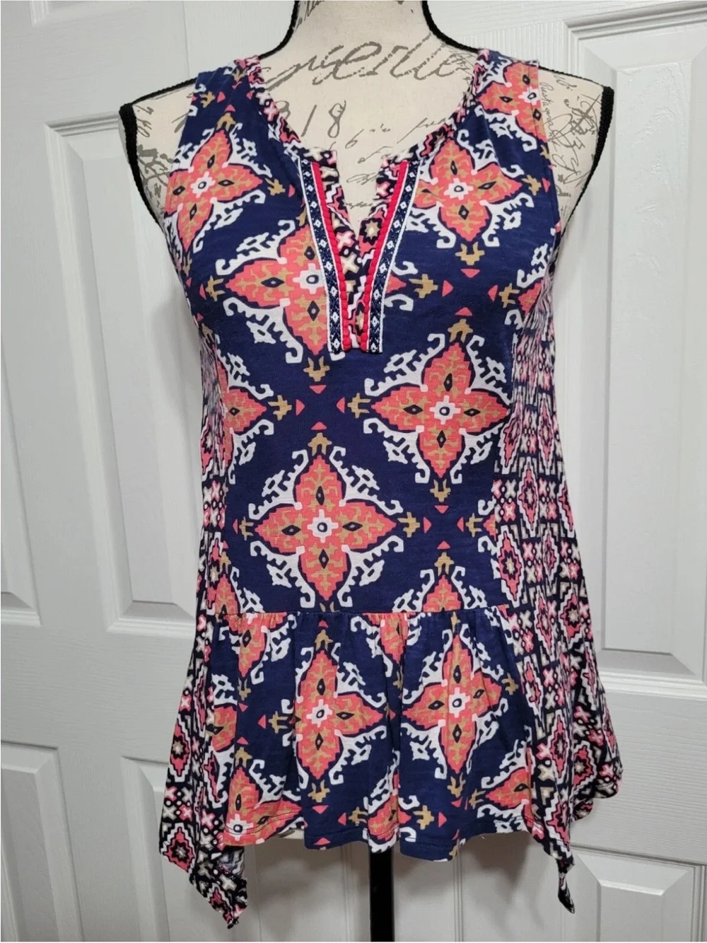 Anthropologie Akemi + Kin Asymmetrical Galapa Split Neck Tank  Size XL